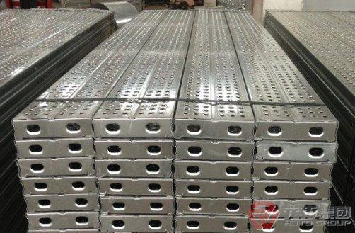 鋼管架子用鋼踏板比用木踏板、竹踏板安裝方便